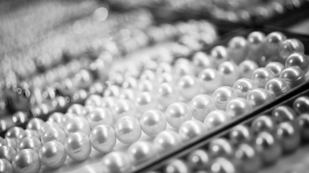 accessory-beads-black-and-white-908183-1024×576